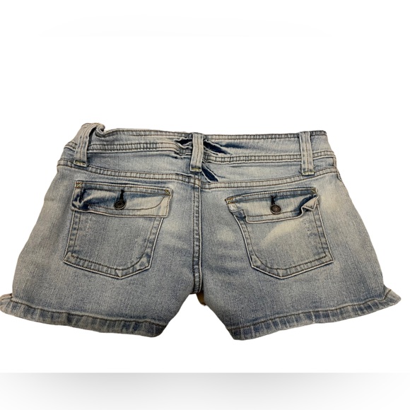 No Boundaries Vintage Light Wash Stretch Denim Deconstructed Micro Mini Shorts - Picture 4 of 5